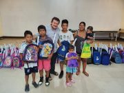 PARROQUIA SAN MARTIN LIDERADA POR EL PADRE RAYMUNDO PORTELLI ENTREGÓ KITS ESCOLARES A MÁS DE 170 NIÑOS