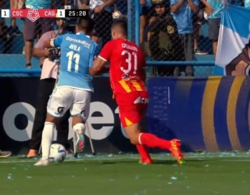 TERRIBLE CAÍDA DEL FUTBOLISTA IRVEN AVILA DONDE SE DOBLA BRAZO IZQUIERDO