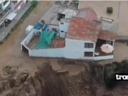 CASA DE PLAYA POR DERRUMBARSE AL PRECIPICIO