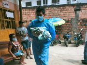 MUJER DA A LUZ EN MOTOCARRO
