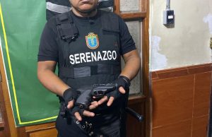 INTERVINIEN A MOTOCARRISTA CON REPLICA DE ARMA AFUERA DEL COMPLEJO DEL CNI