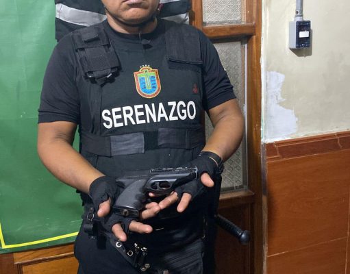 INTERVINIEN A MOTOCARRISTA CON REPLICA DE ARMA AFUERA DEL COMPLEJO DEL CNI